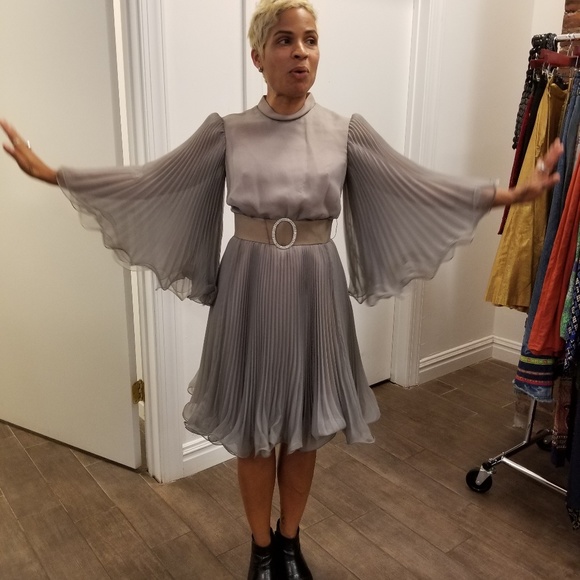 Vinrage pleated grey dress will fit a size 4 to 8 - Picture 2 of 7